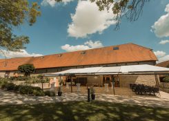 Vivien  Felix Hochzeit Eventscheune Gut Ludwigsruhe-